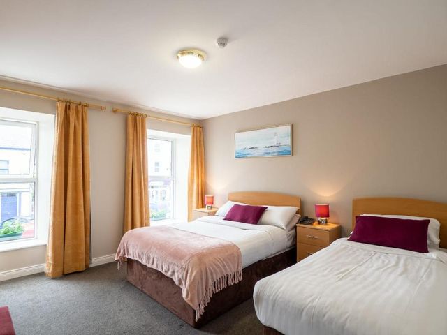 The Woodfield Hotel — 150 m away from Sky Road Connemara