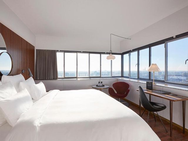 Radisson Collection Royal Hotel, Copenhagen — 100 m away from Tivoli Gardens