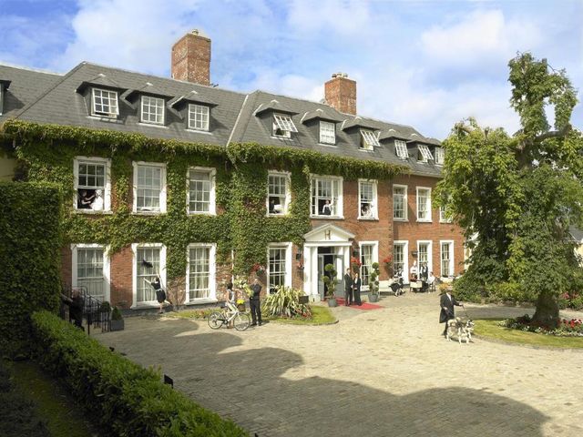 Hayfield Manor — 5.4 km from the airport
