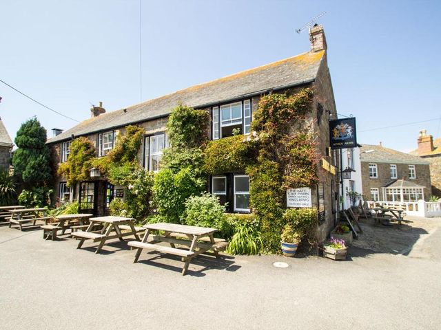 Kings Arms — 9.2 km away from Porthcurno Beach Cornwall