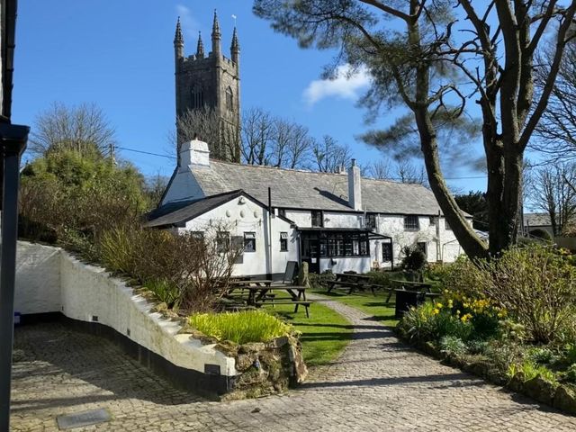 The Crown Inn — 5.2 km away from Eden Project Cornwall