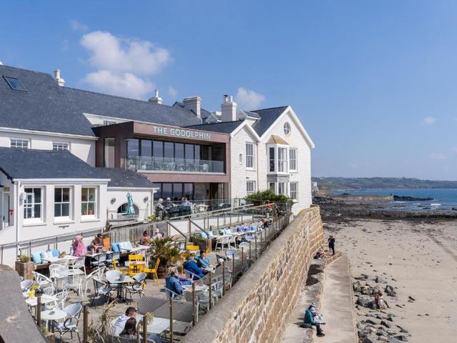 The Godolphin Hotel — 100 m away from St Michael's Mount Cornwall