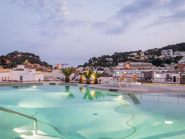 Hotel Delfín 4 Sup — 400 m away from Tossa de Mar Castle