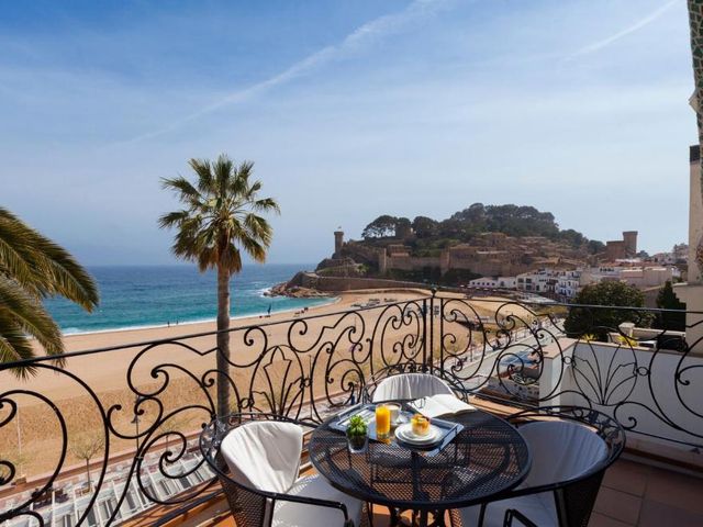 Hotel Diana — 200 m away from Tossa de Mar Castle