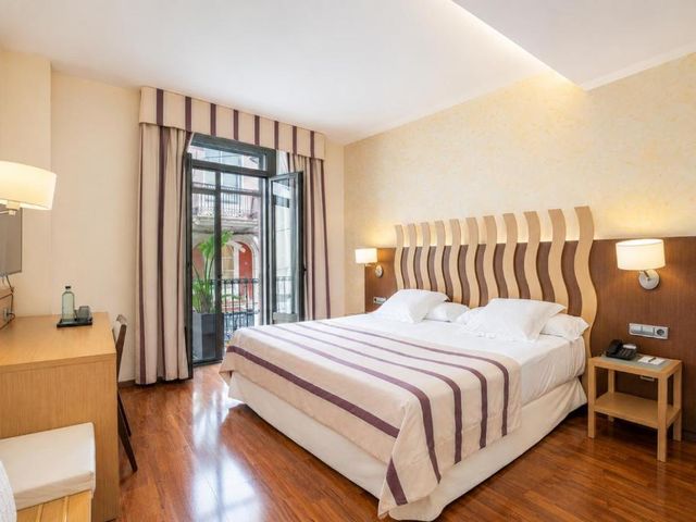 Hotel Duran — 250 m away from Dali Theatre Museum Figueres