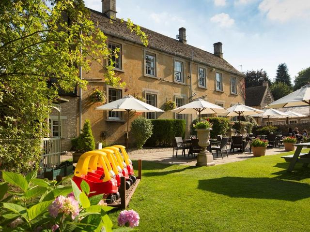 The Inn at Fossebridge — 5.9 km away from Bibury Arlington Row