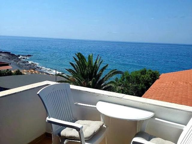 Agia Roumeli Hotel adults only Ξενοδοχείο Αγία Ρουμέλη μόνο για ενήλικες — 4.6 km away from Samaria Gorge Crete