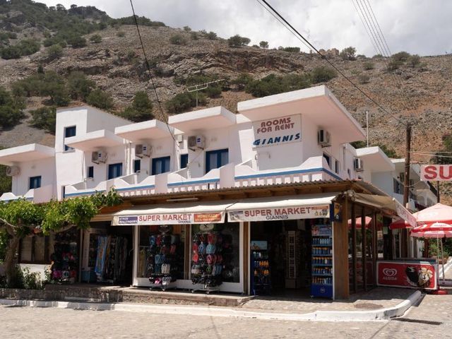 Giannis Rooms — 4.5 km away from Samaria Gorge Crete