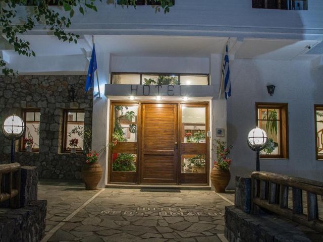 Neos Omalos Hotel — 9.6 km away from Samaria Gorge Crete