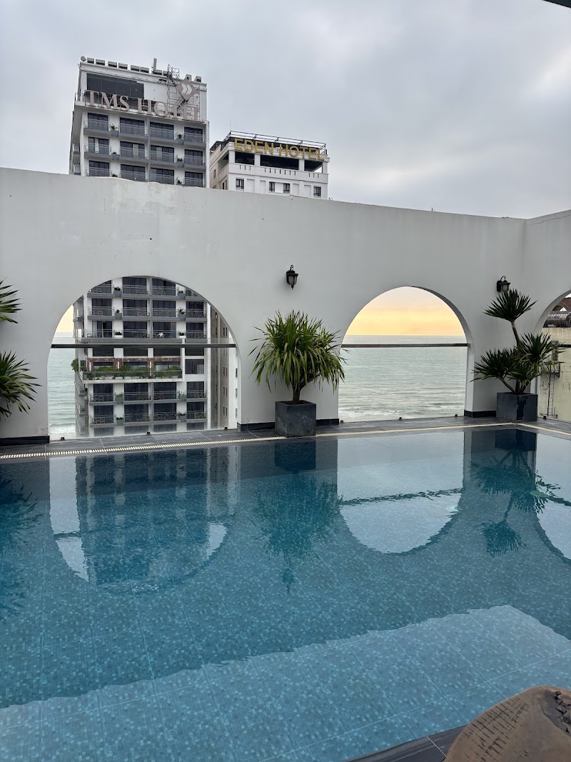 Golden Lotus Hotel — My An / My Khe Beach