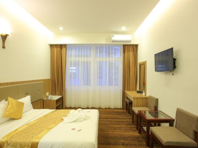 Red Palace Hotel — 1.7 km from the airport