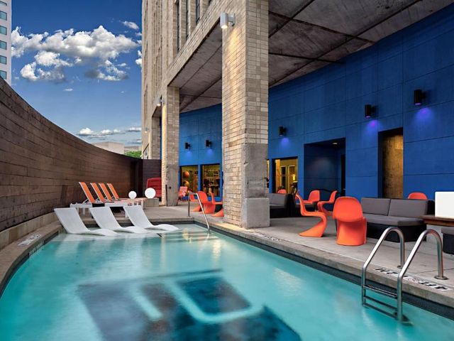 Aloft by Marriott Dallas Downtown — 350 m away from Kay Bailey Hutchison Convention Center