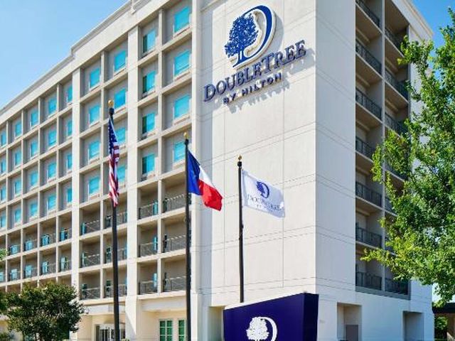 DoubleTree by Hilton Hotel Dallas - Love Field — 2 km away from Dallas Love Field