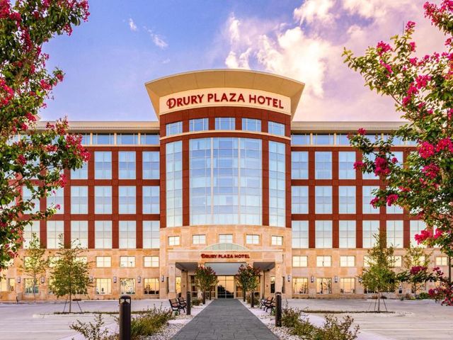 Drury Plaza Hotel Dallas Arlington — 1.3 km away from AT&T Stadium