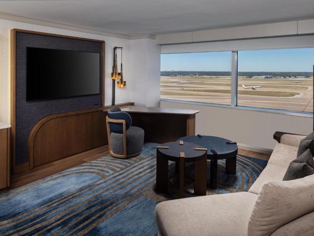 Grand Hyatt DFW Airport — 200 m from the airport