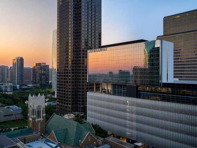 JW Marriott Dallas Arts District — 700 m away from Perot Museum of Nature and Science