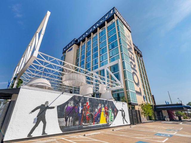 Lorenzo Hotel Dallas, Tapestry Collection by Hilton — 600 m away from Kay Bailey Hutchison Convention Center