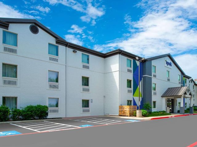 Spark By Hilton Dallas Medical District Love Field — 1.4 km away from UT Dallas