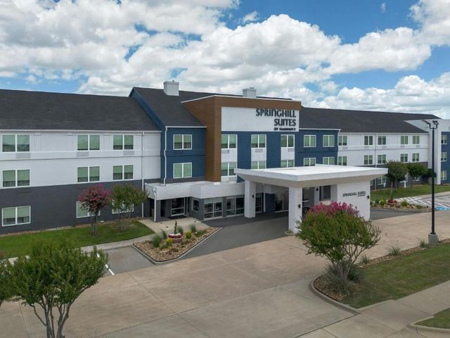 SpringHill Suites Dallas Arlington North — 1.8 km away from Globe Life Field