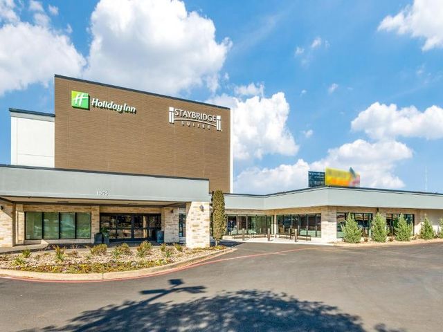 Staybridge Suites Dallas Market Ctr Love Field by IHG — 2.6 km away from Dallas Love Field