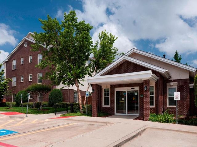 TownePlace Suites Dallas Arlington North — 1.7 km away from AT&T Stadium