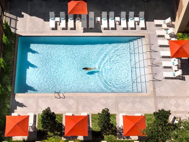 Warwick Melrose Hotel — 4.5 km away from SMU