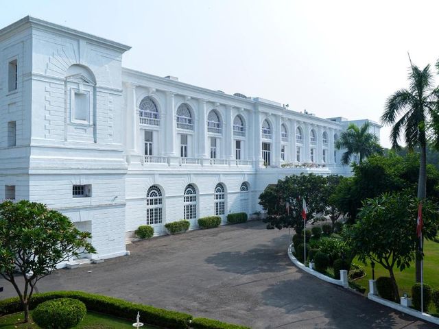 Maidens Hotel New Delhi — 2.1 km away from Delhi University