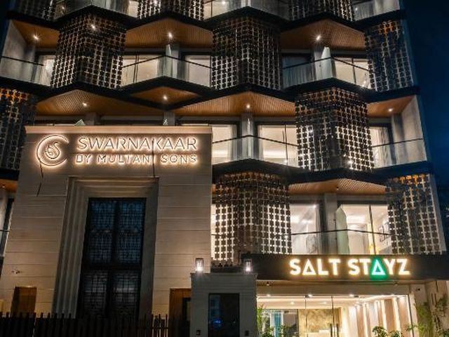 Saltstayz Premier Millennium City Centre — 600 m away from Fortis Memorial Research Institute