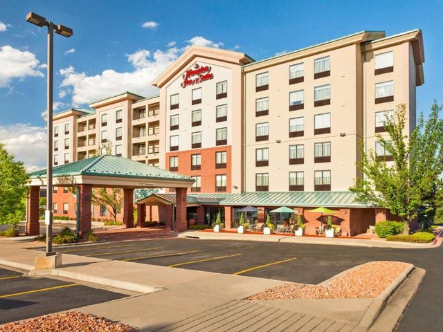 Hampton Inn & Suites Denver-Cherry Creek — 3.1 km away from University of Denver