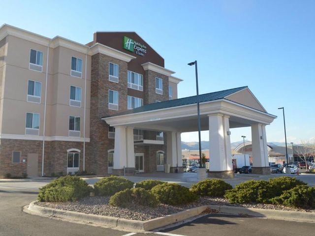 Holiday Inn Express & Suites Golden by IHG — 6.4 km away from Red Rocks Amphitheatre