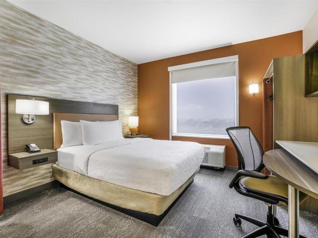 Home2 Suites By Hilton Aurora Medical Center Denver — 1.4 km away from UCHealth University of Colorado Hospital