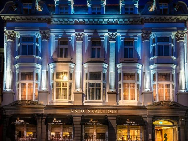 Bishop's Gate Hotel — 600 m away from Peace Bridge Derry