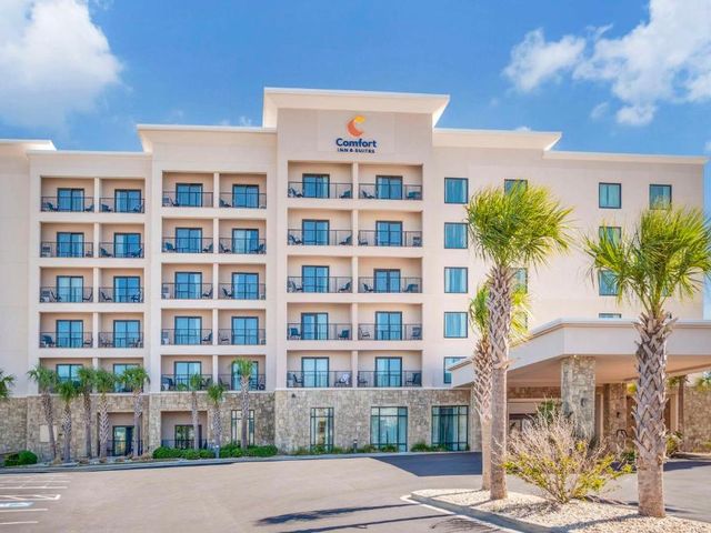 Comfort Inn & Suites Gulf Shores East Beach near Gulf State Park — 1.4 km away from Hangout Music Festival
