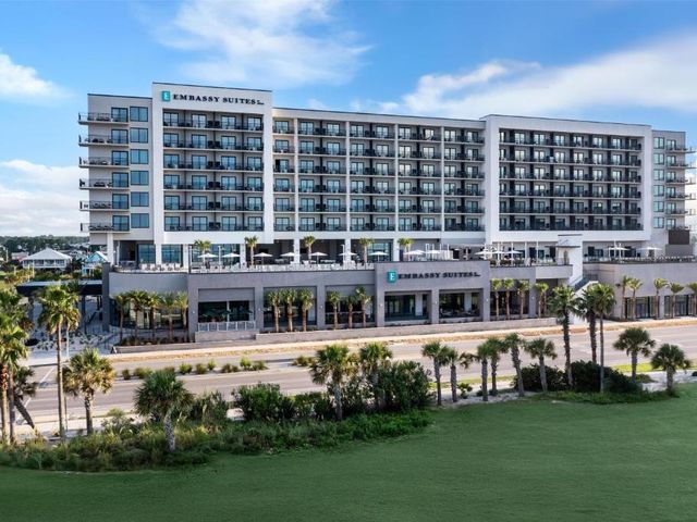 Embassy Suites By Hilton Gulf Shores Beach Resort — 150 m away from Hangout Music Festival
