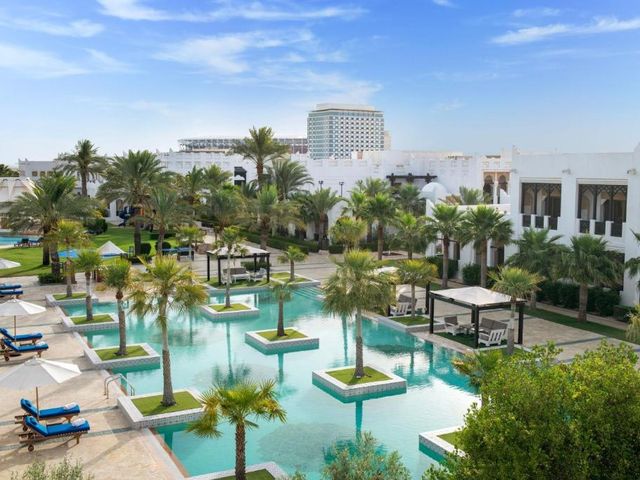 Sharq Village & Spa, a Ritz-Carlton Hotel — 6.3 km from the airport