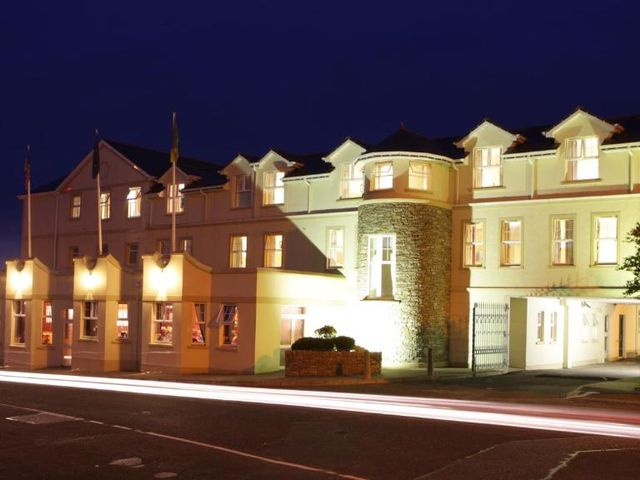 Ballyliffin Hotel — 15.1 km away from Fanad Head Lighthouse Donegal