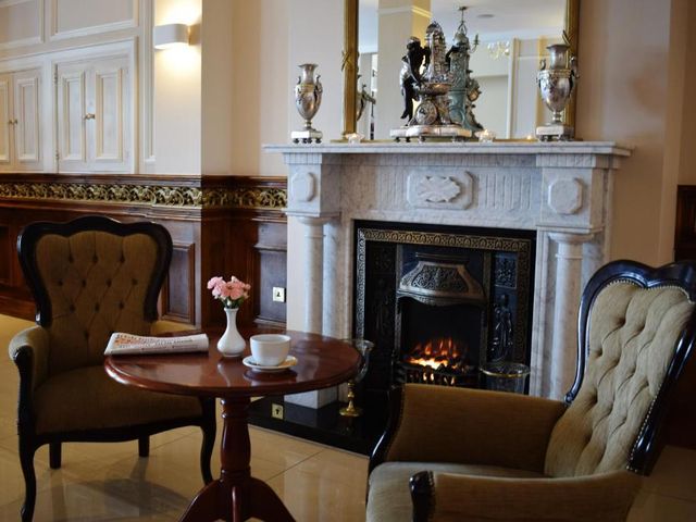 Bay View Hotel — 15.4 km away from Slieve League Cliffs Donegal