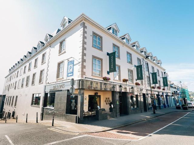 Dillon’s Hotel — 18.1 km away from Glenveagh National Park Donegal