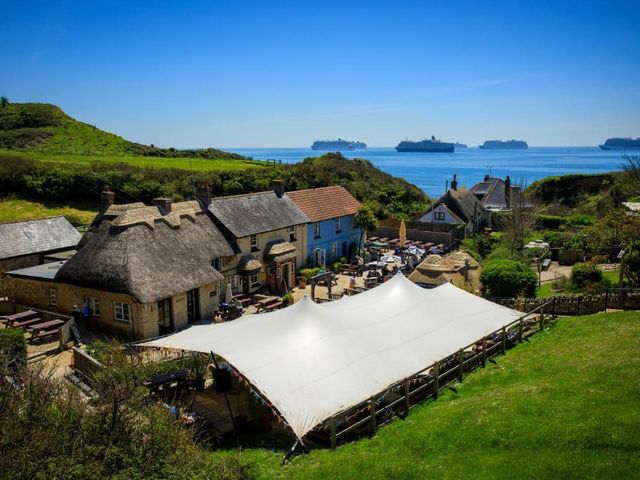 The Smugglers Inn — 7.1 km away from Durdle Door Dorset