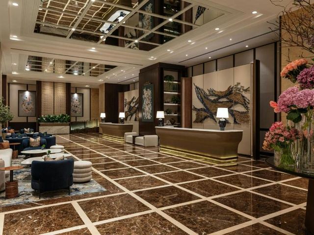 Grosvenor House, a Luxury Collection Hotel, Dubai — 1.3 km away from American University in Dubai