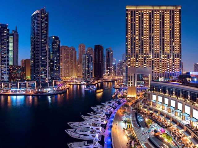 JW Marriott Hotel Marina — 100 m away from Dubai Marina
