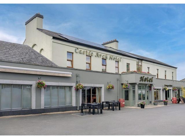 Castle Arch Hotel — 18.1 km away from Body and Soul Festival