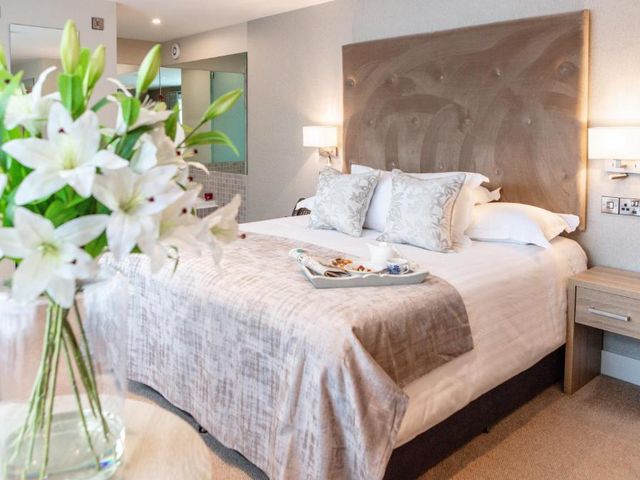 Gleesons Townhouse Booterstown — 2.2 km away from University College Dublin