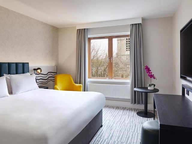Leonardo Hotel Dublin Christchurch — 900 m away from Guinness Storehouse