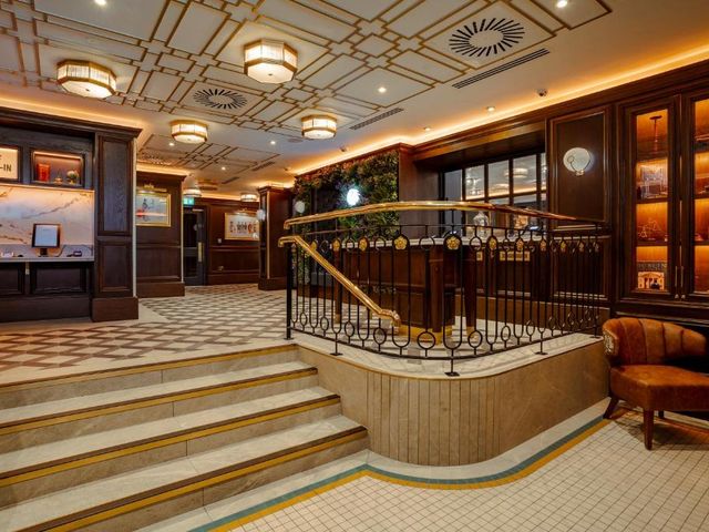 The Mercantile Hotel — 200 m away from Temple Bar