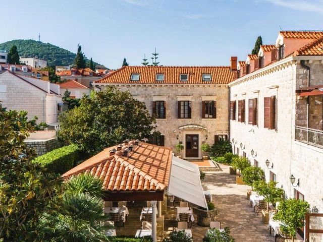 Boutique Hotel Kazbek — 1 km away from Dubrovnik General Hospital