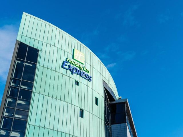Holiday Inn Express Dundee by IHG — 300 m away from V&A Dundee