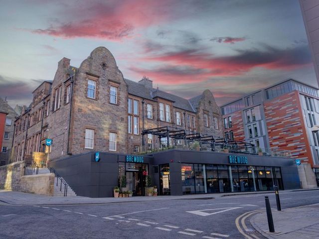 BrewDog DogHouse Edinburgh — 700 m away from Holyrood Palace