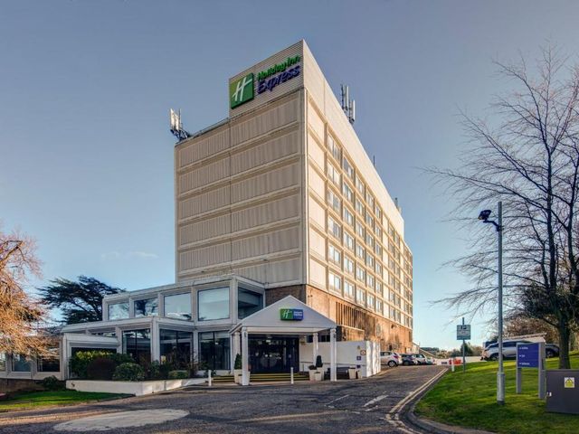 Holiday Inn Express Edinburgh City West by IHG — 1.4 km away from Murrayfield Stadium