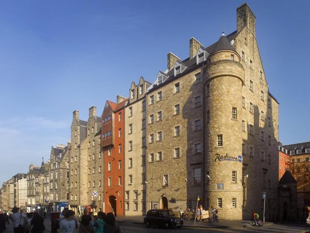 Radisson Blu Hotel, Edinburgh City Centre — 100 m away from The Royal Mile